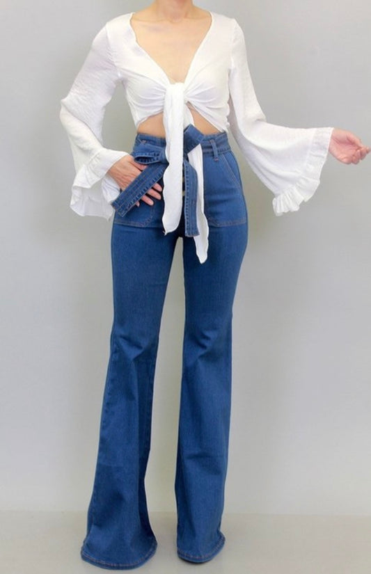 Flirty fit wide leg flare jeans with detachable belt that accentuates the waist. Features front pockets and button detail.