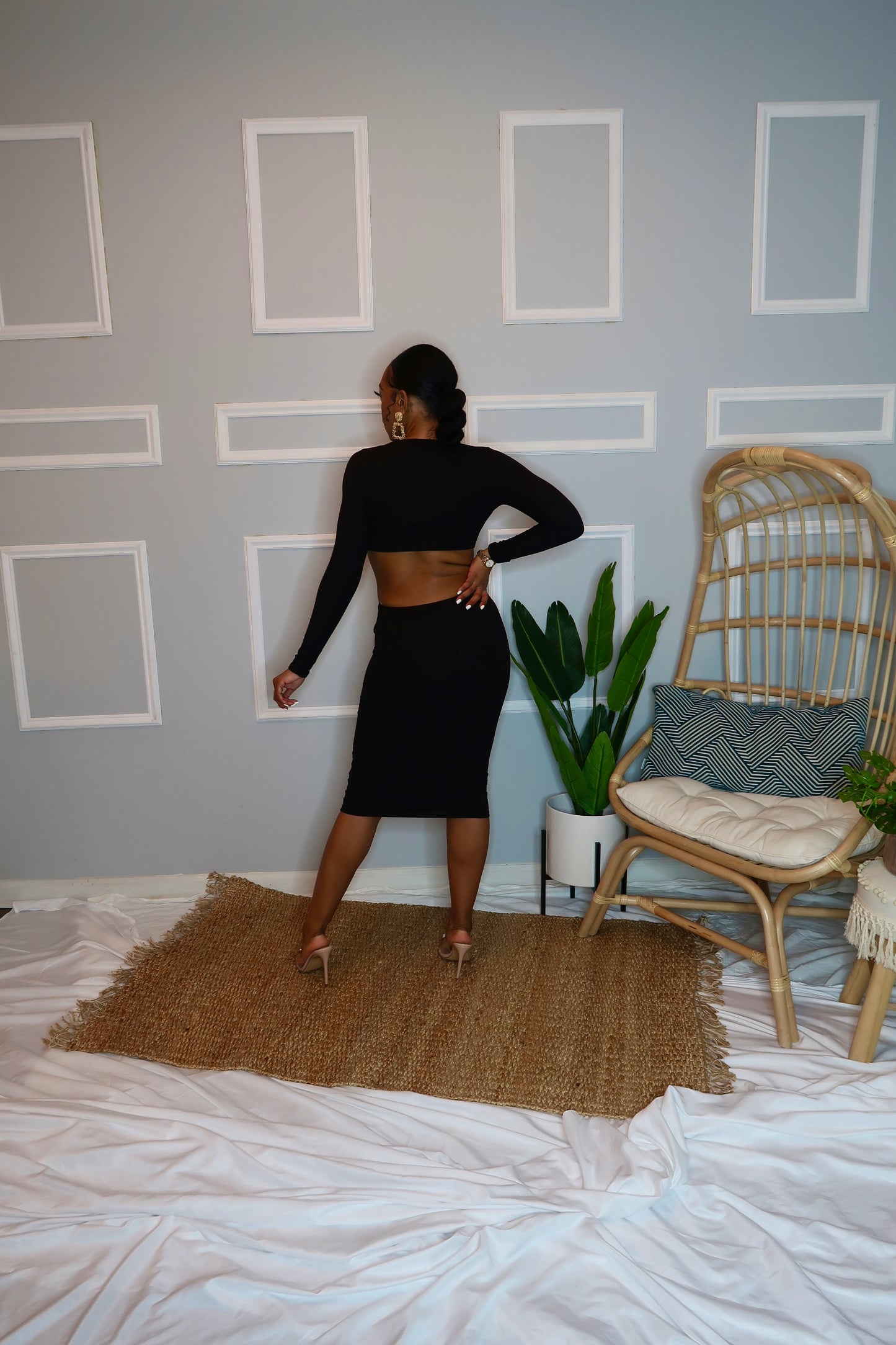 Mindy Long Sleeve Midi Dress-Black